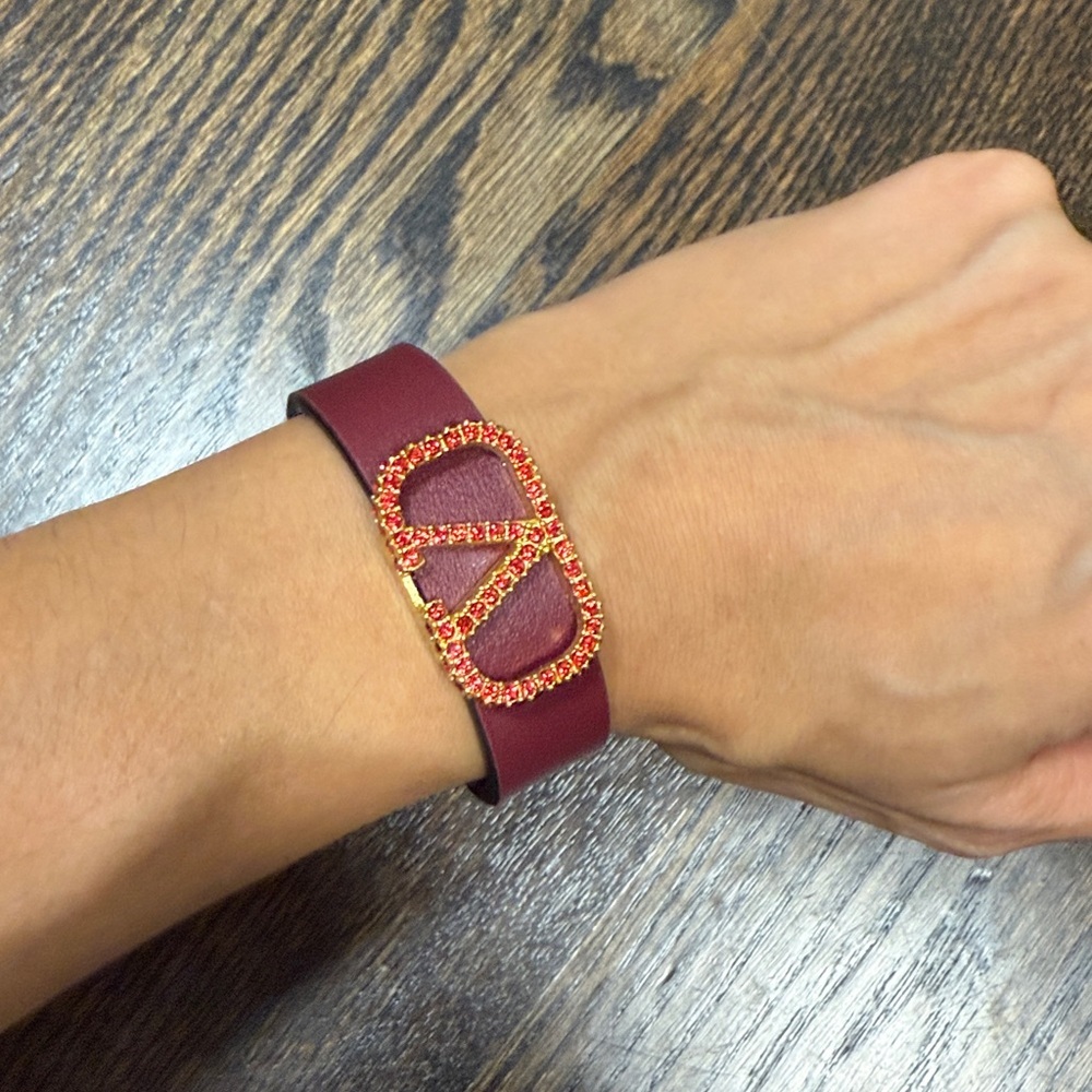 Valentino Red Bracelet with Gold Embellished Logo - Picture 4 of 8